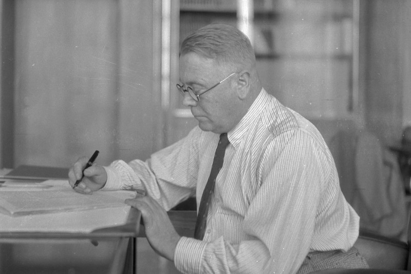 Ve své pracovně v továrně Baťa, 1940 (SOkA Zlín, o. č. 4182, p. č. 1)