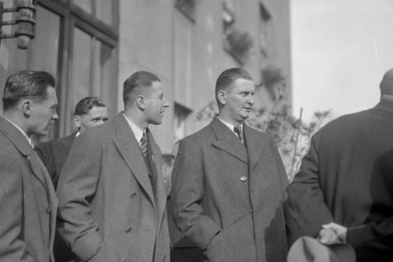 Na balkoně zlínské radnice, 1932 (SOkA Zlín, o. č. 2631, p. č. 1)