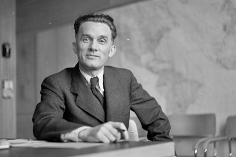 Při návštěvě reklamního oddělení, 1939 (SokA Zlin, o. č. 3601, p. č. 1)