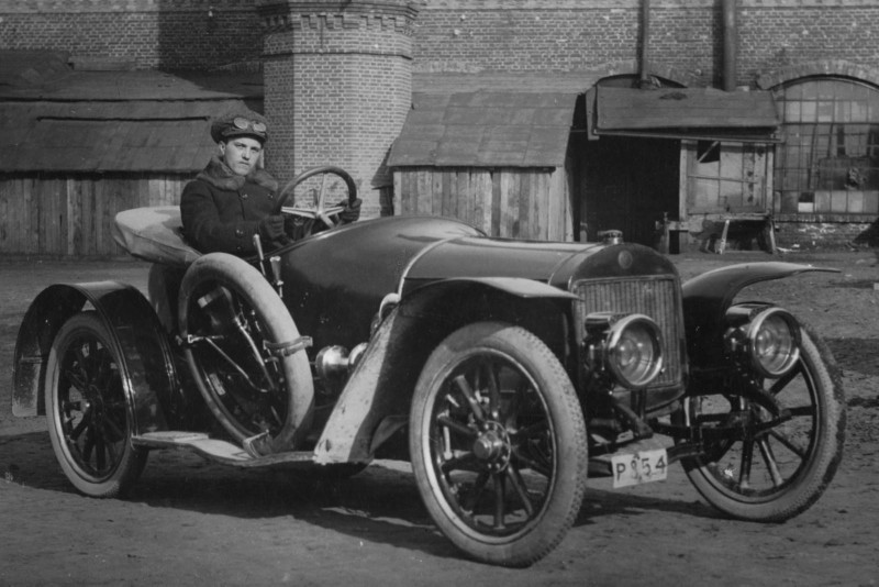 Jako řidič Tomáše Bati (SOkA Zlín, o. č. 473, p. č. 2)